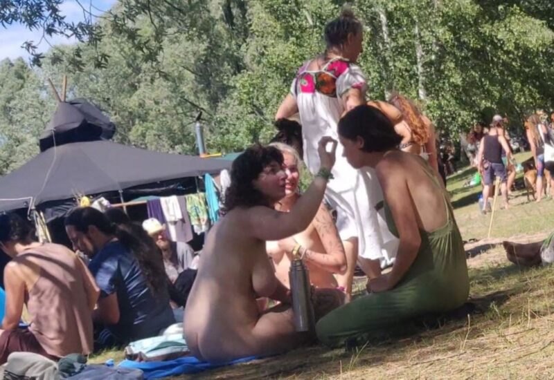 Big-Boobs-Teen-Chilling