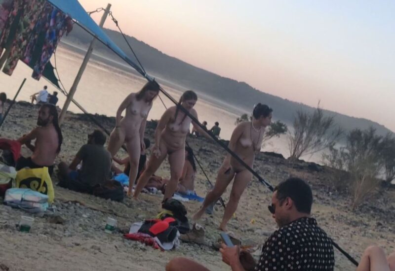 fb05-naked-trio-dancing