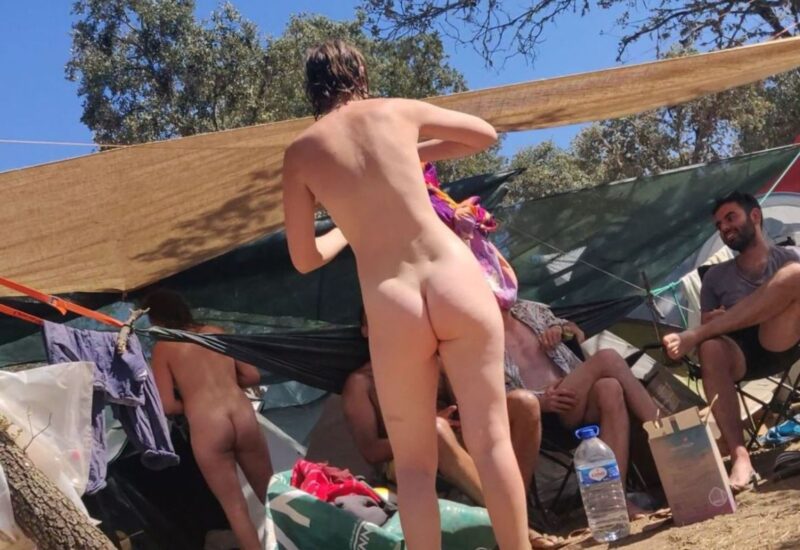 nip31-walking-to-the-beach